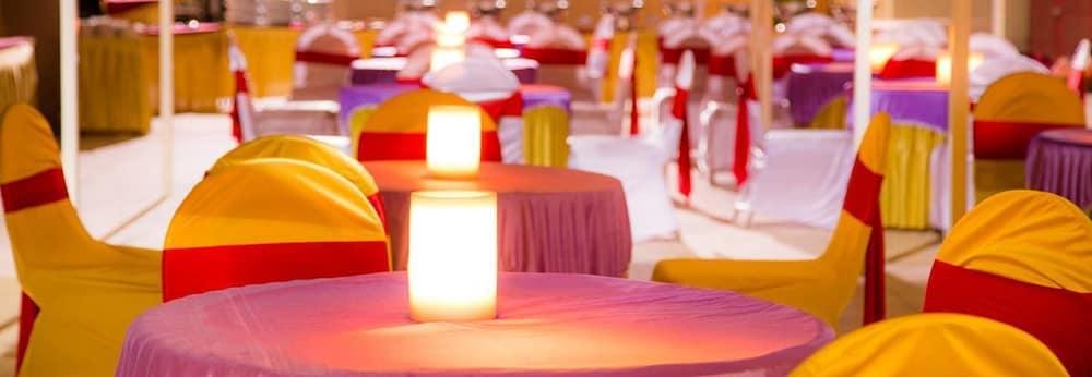 Regenta Central Grand Exotica Pimpri-Chinchwad Extérieur photo