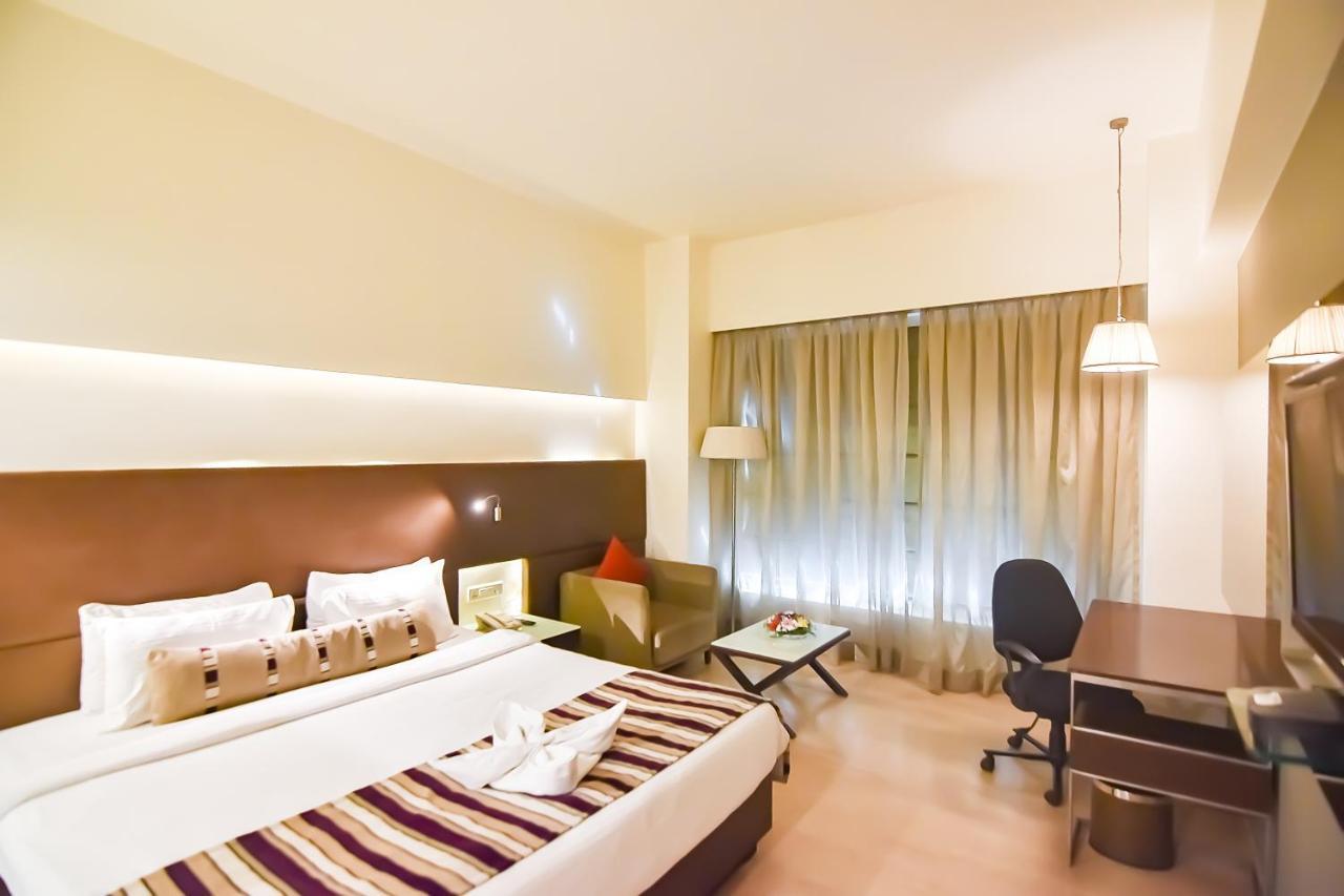 Regenta Central Grand Exotica Pimpri-Chinchwad Extérieur photo