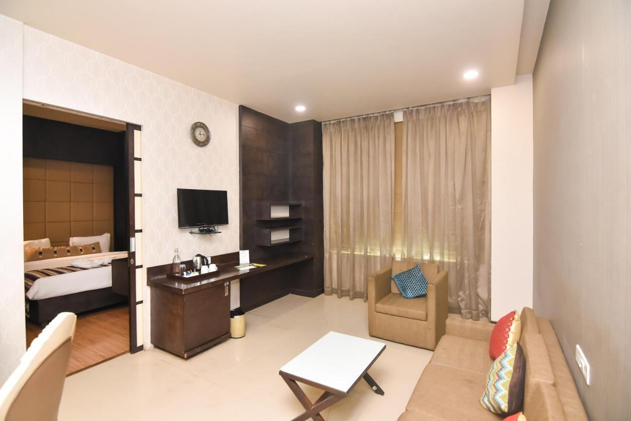 Regenta Central Grand Exotica Pimpri-Chinchwad Extérieur photo