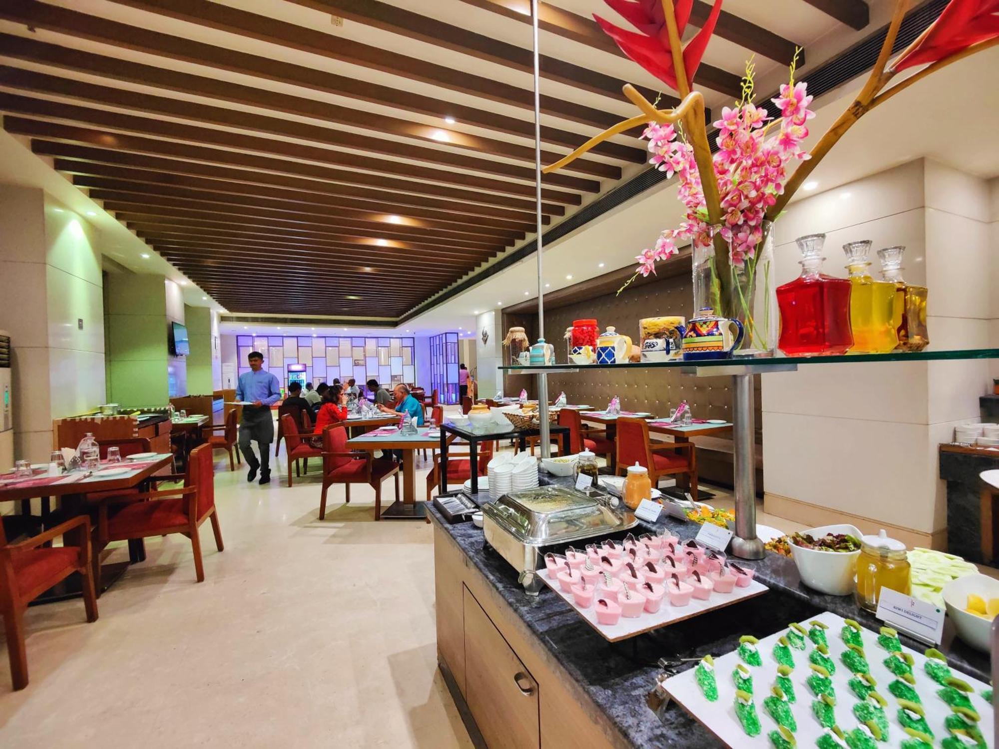 Regenta Central Grand Exotica Pimpri-Chinchwad Extérieur photo