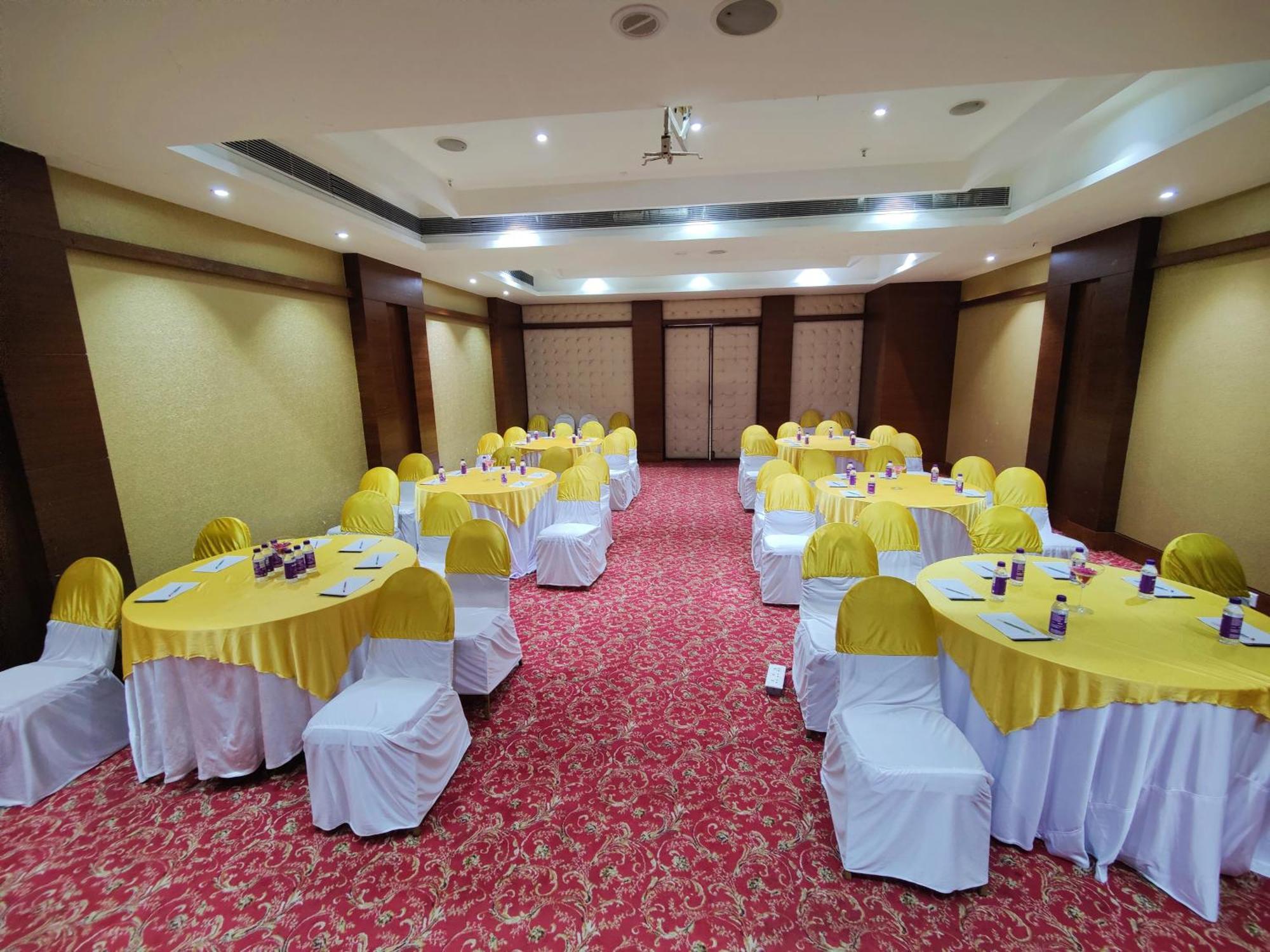 Regenta Central Grand Exotica Pimpri-Chinchwad Extérieur photo