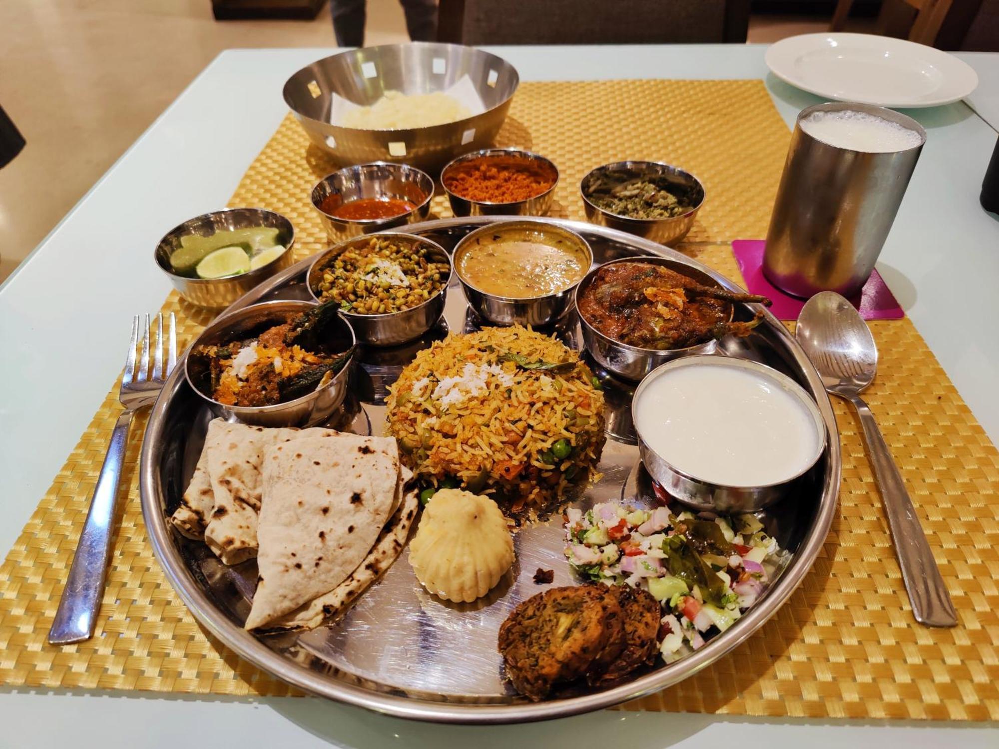 Regenta Central Grand Exotica Pimpri-Chinchwad Extérieur photo