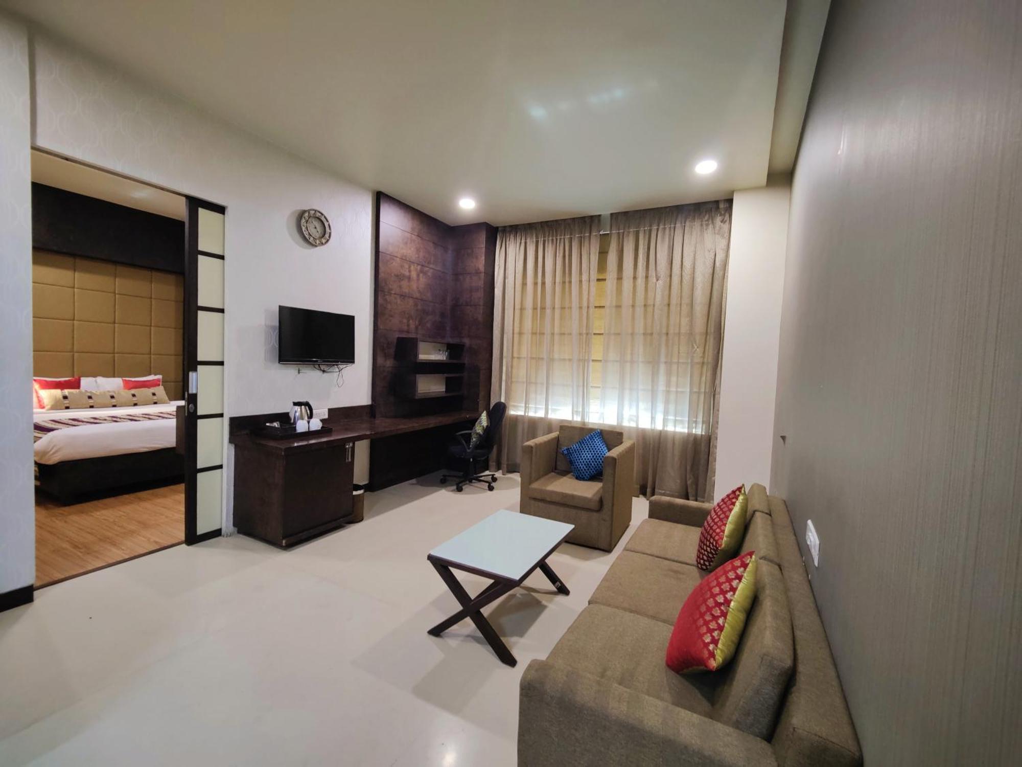 Regenta Central Grand Exotica Pimpri-Chinchwad Extérieur photo