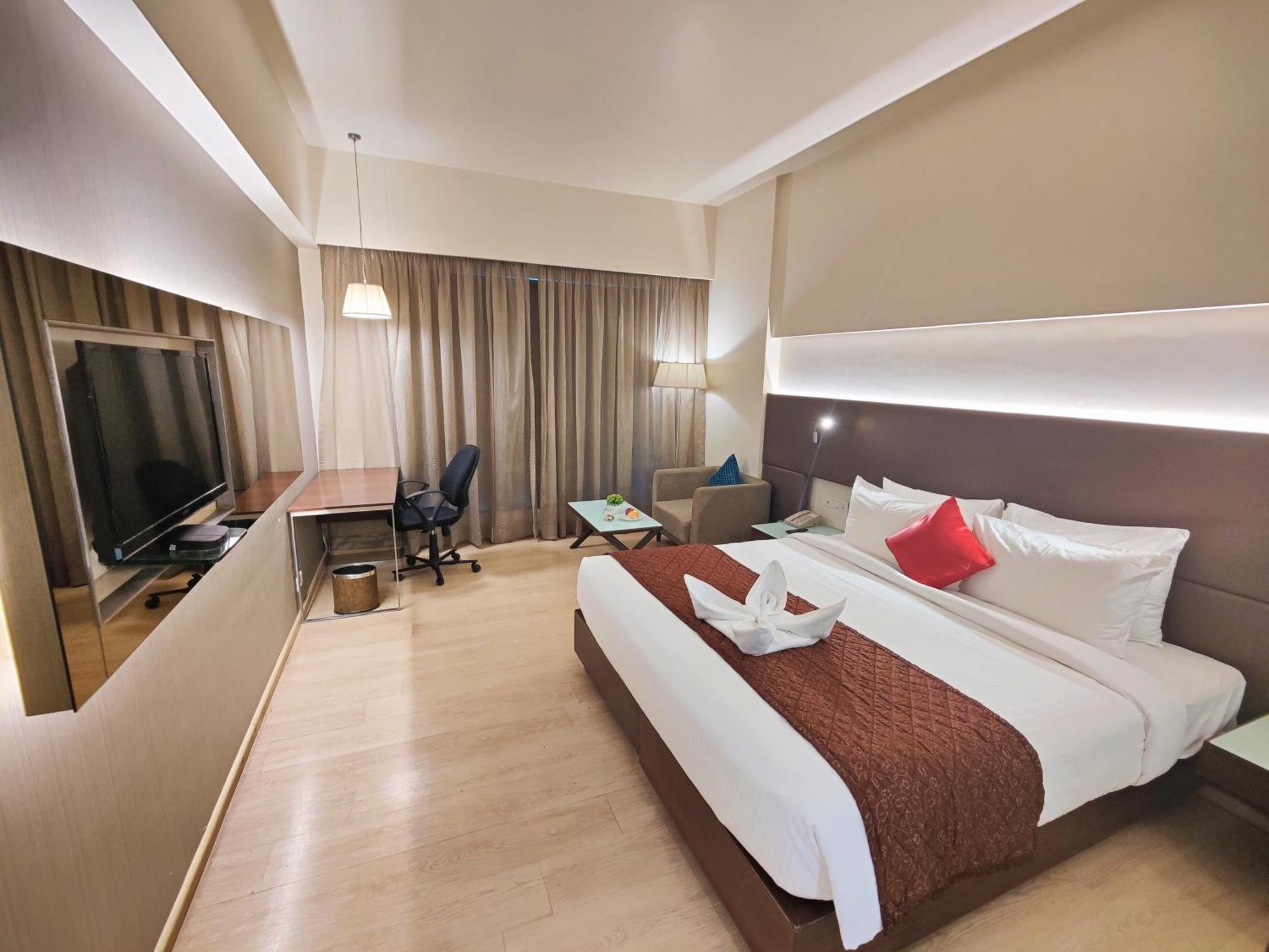 Regenta Central Grand Exotica Pimpri-Chinchwad Extérieur photo
