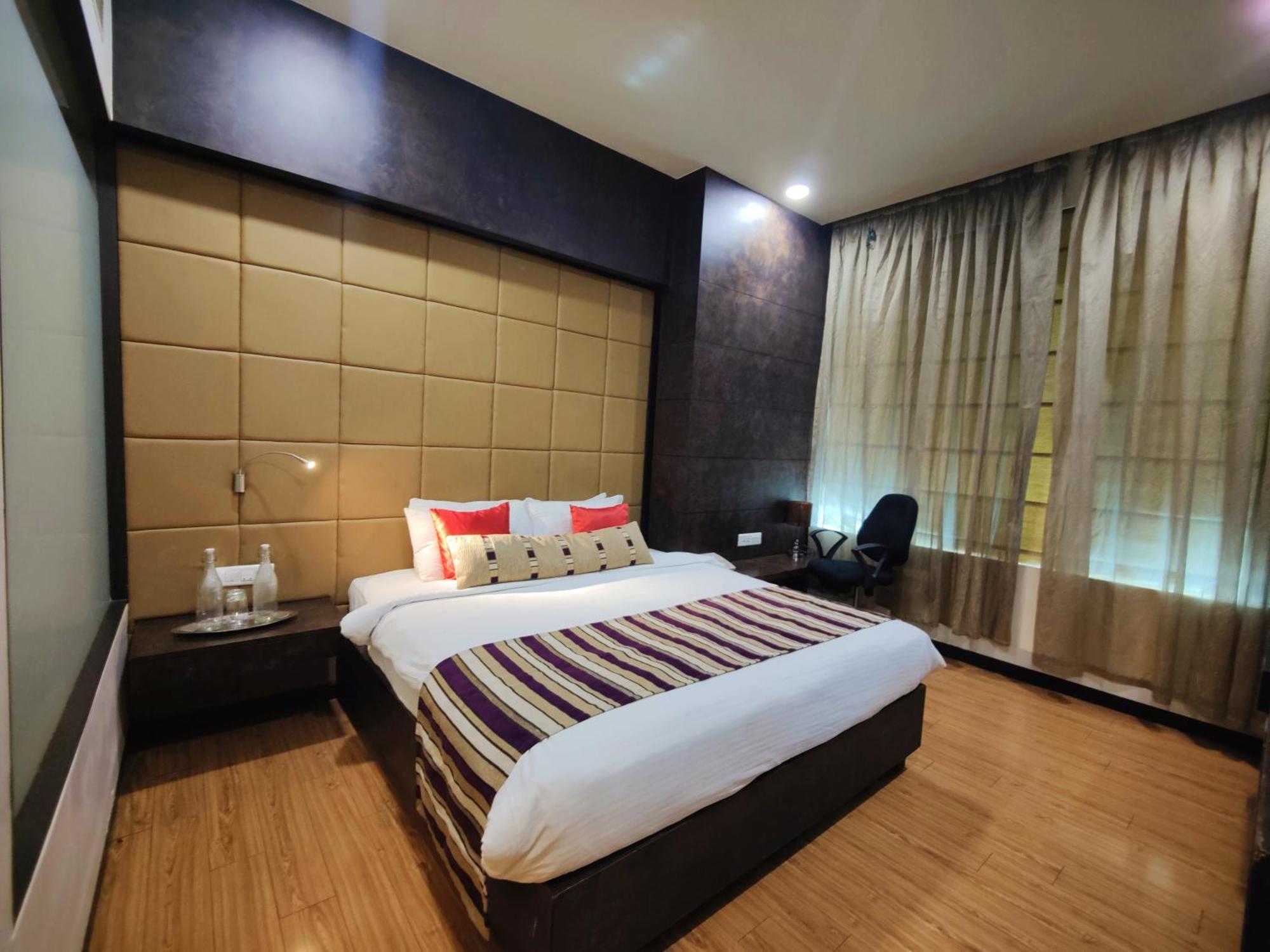 Regenta Central Grand Exotica Pimpri-Chinchwad Extérieur photo