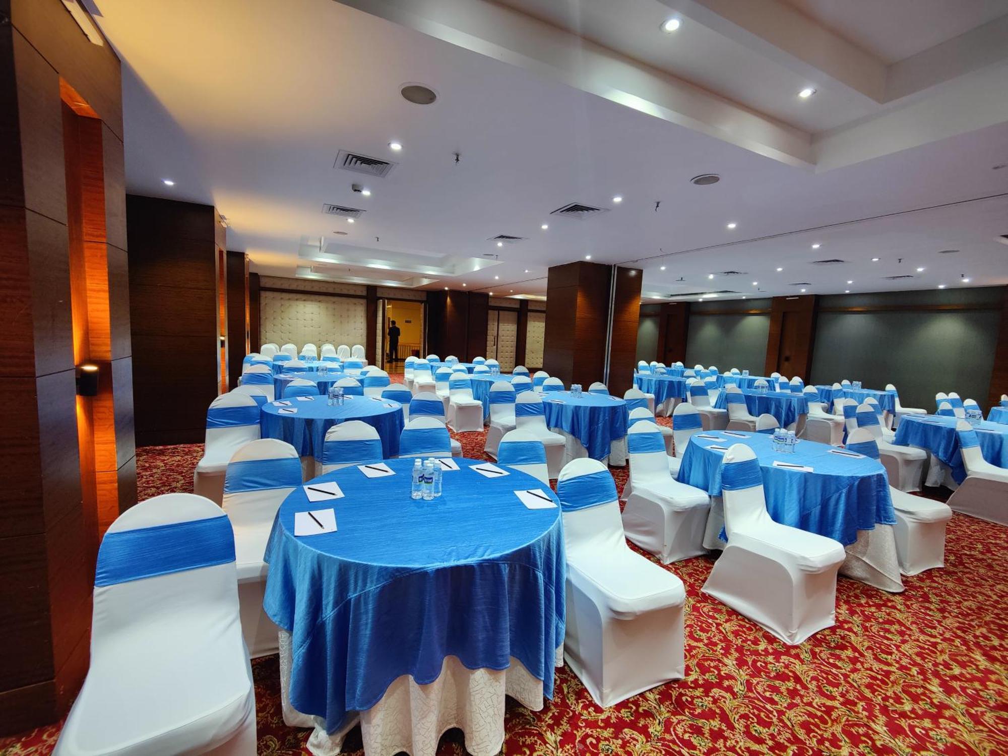 Regenta Central Grand Exotica Pimpri-Chinchwad Extérieur photo