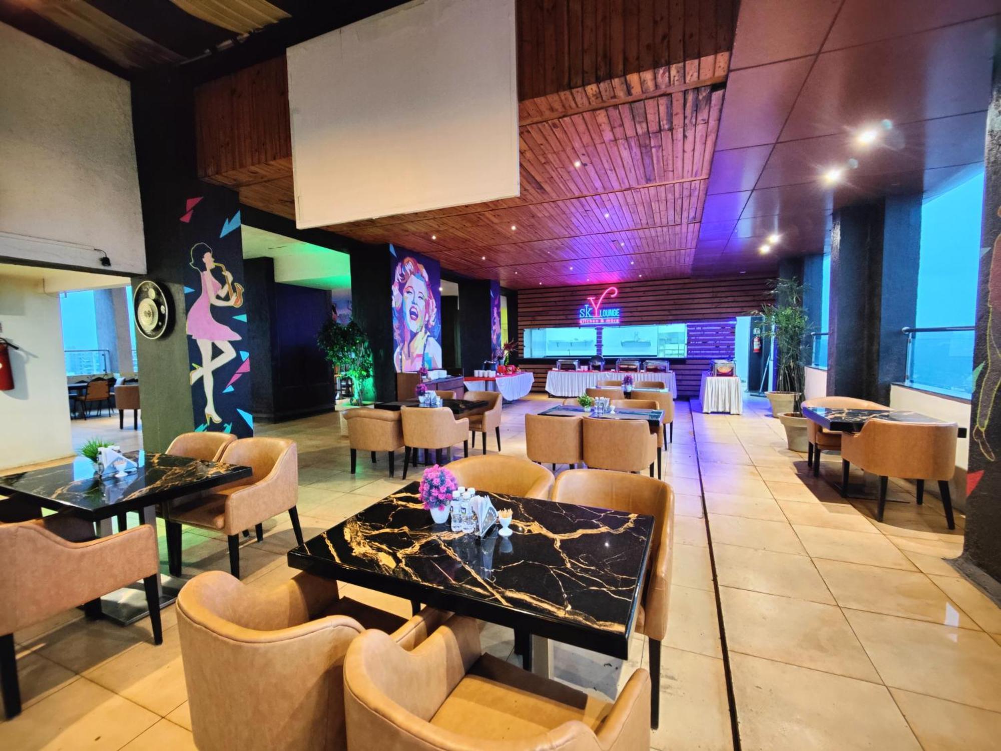 Regenta Central Grand Exotica Pimpri-Chinchwad Extérieur photo