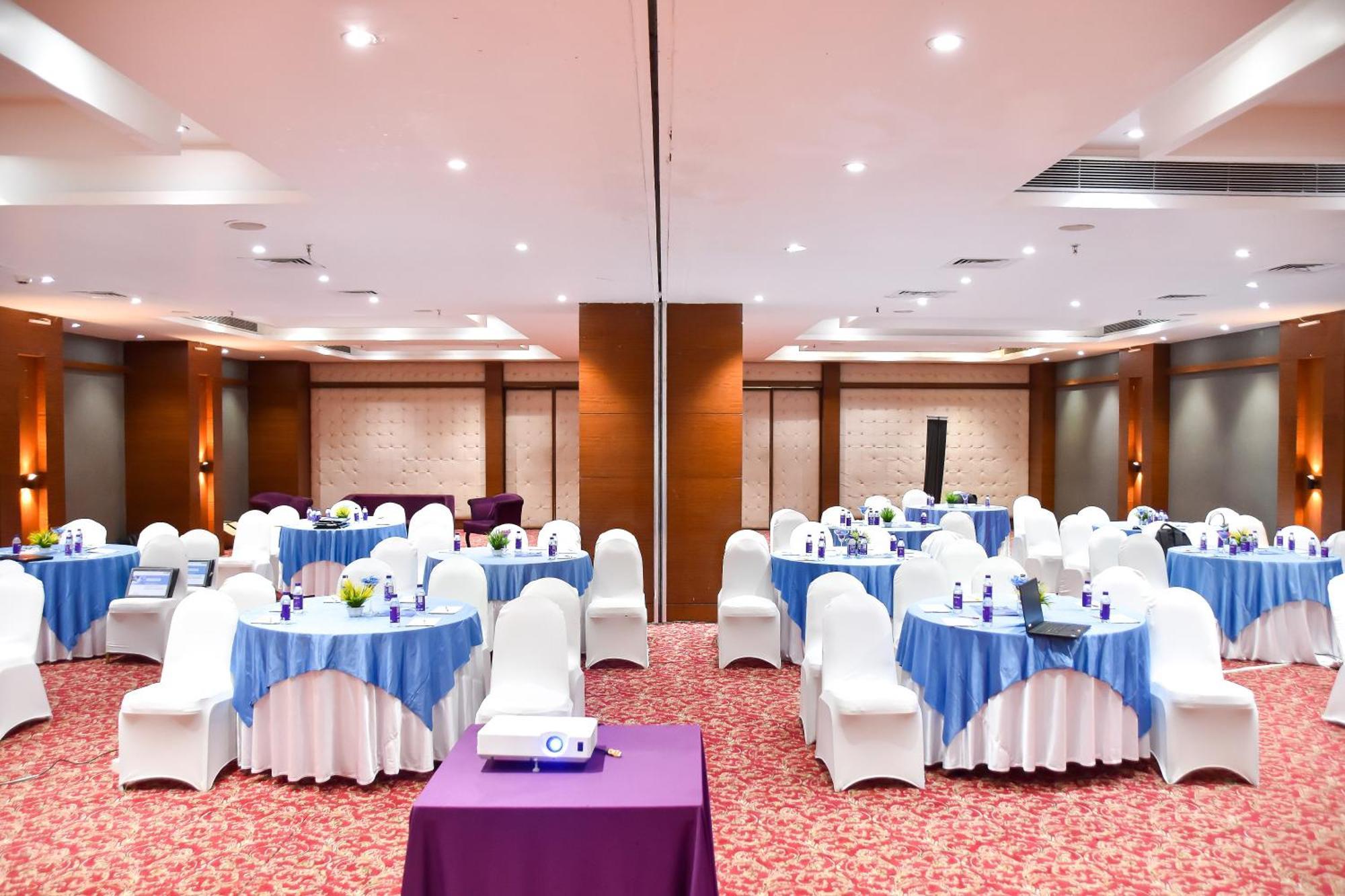 Regenta Central Grand Exotica Pimpri-Chinchwad Extérieur photo