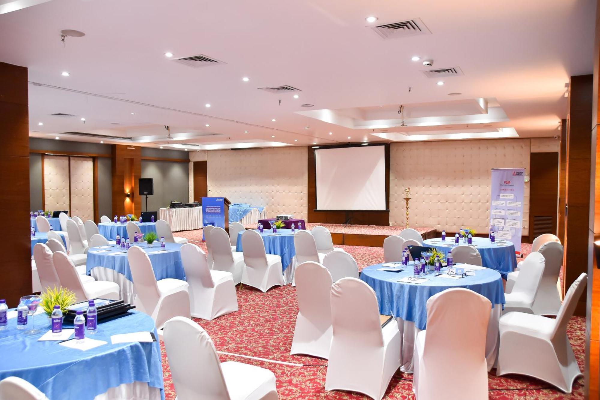 Regenta Central Grand Exotica Pimpri-Chinchwad Extérieur photo