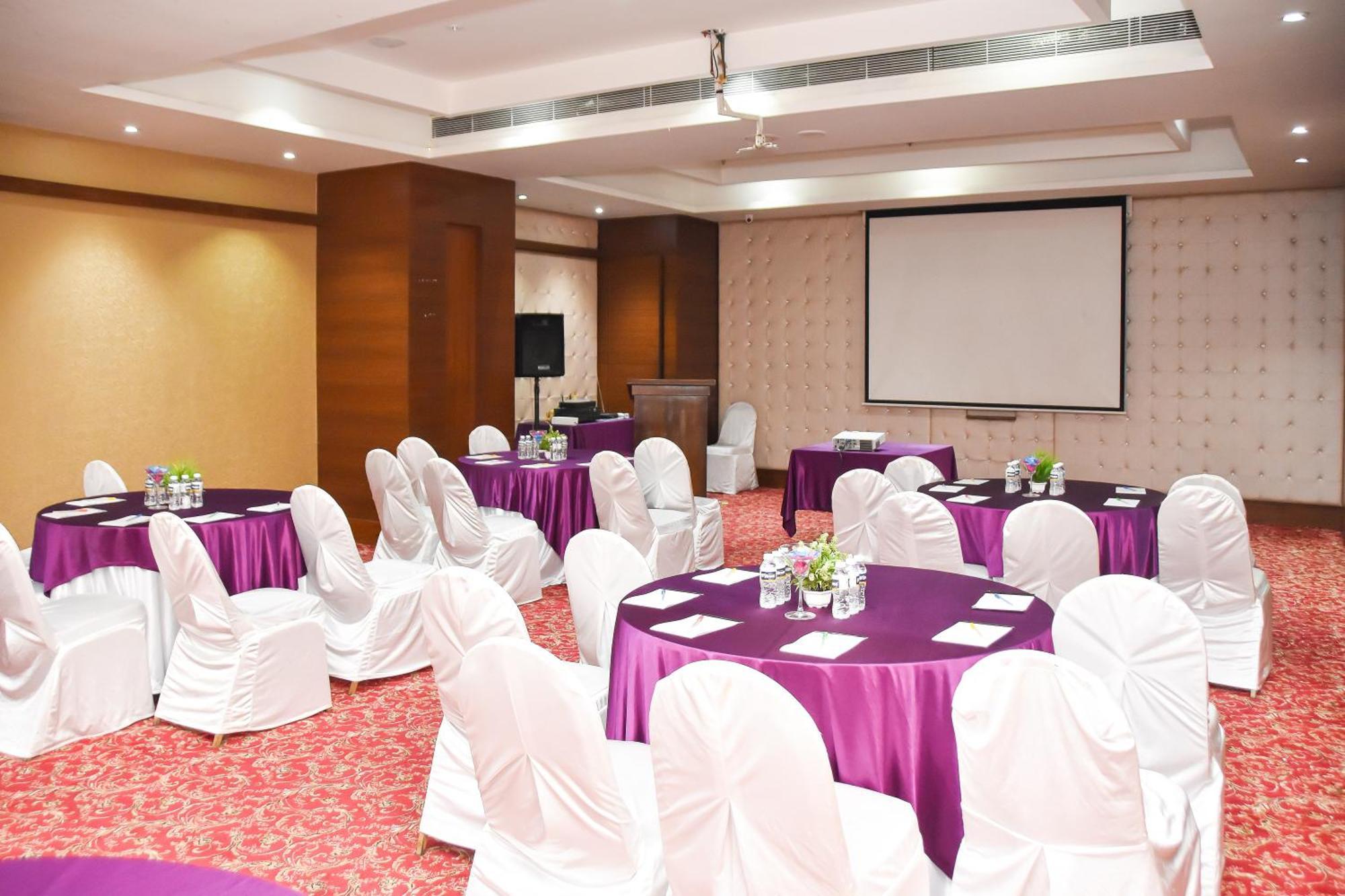 Regenta Central Grand Exotica Pimpri-Chinchwad Extérieur photo