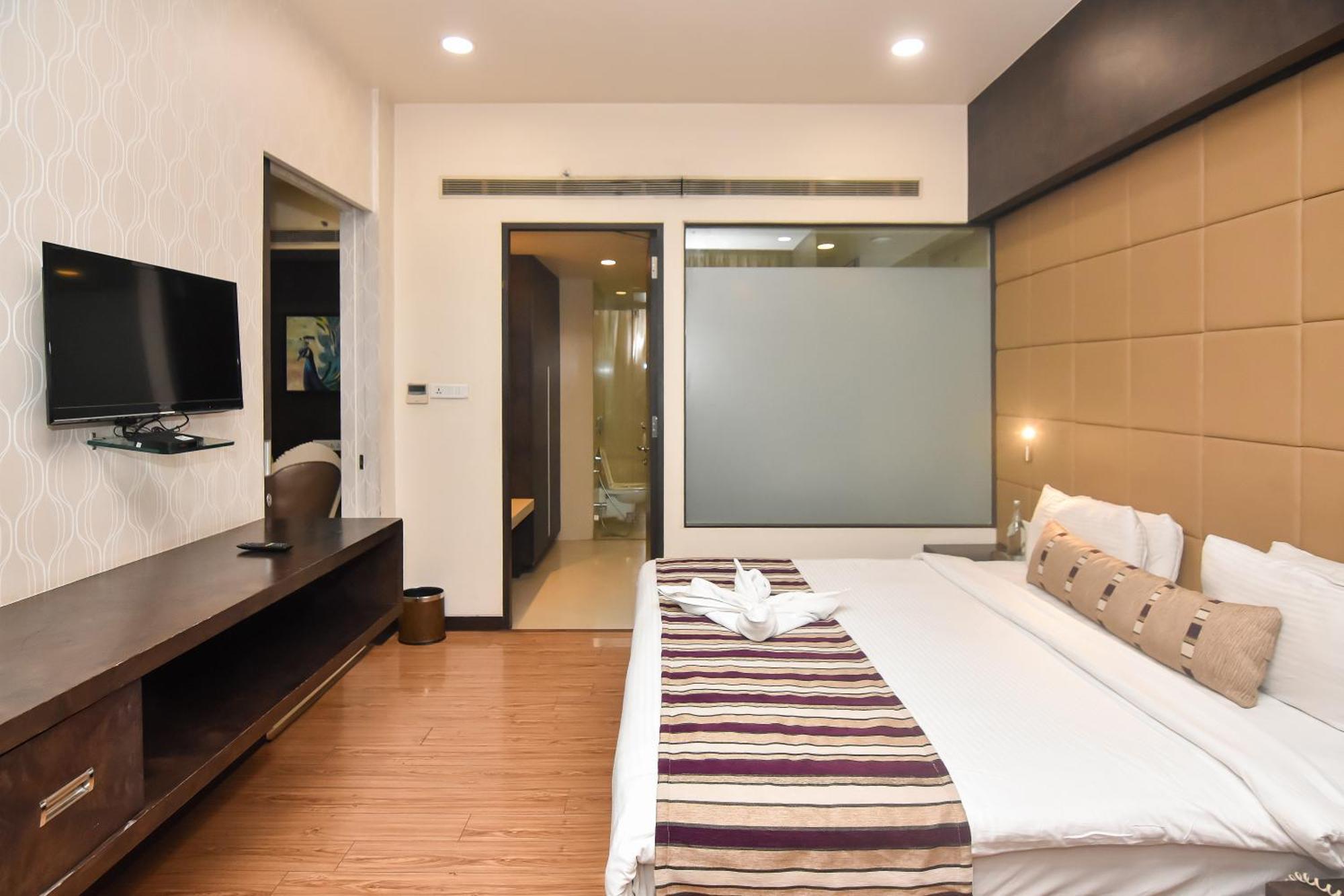 Regenta Central Grand Exotica Pimpri-Chinchwad Extérieur photo