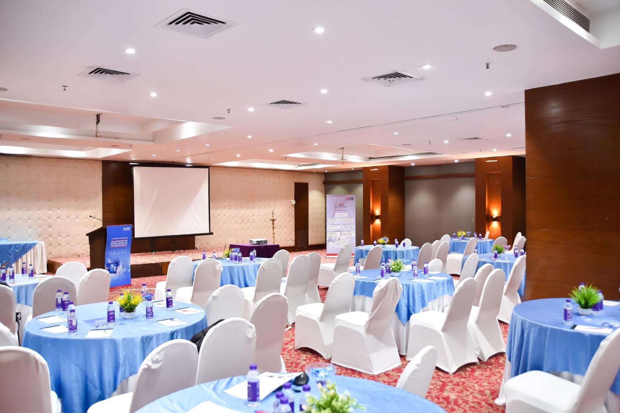 Regenta Central Grand Exotica Pimpri-Chinchwad Extérieur photo