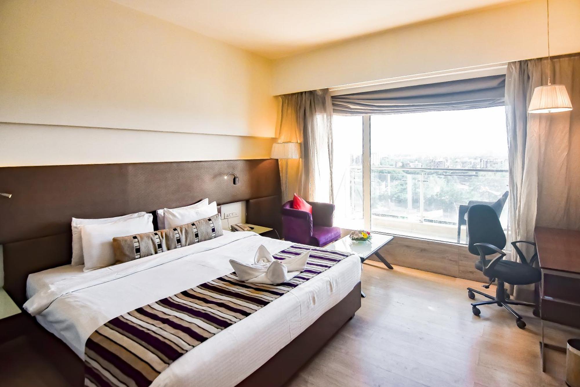 Regenta Central Grand Exotica Pimpri-Chinchwad Extérieur photo