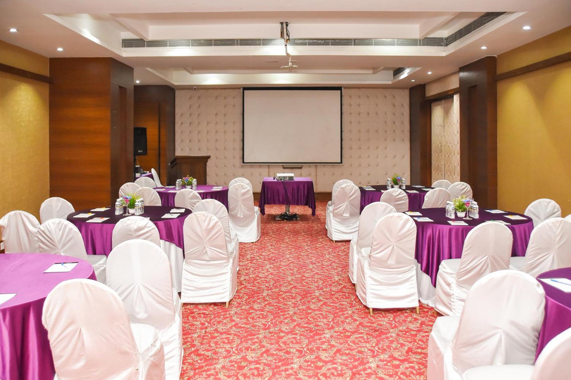 Regenta Central Grand Exotica Pimpri-Chinchwad Extérieur photo
