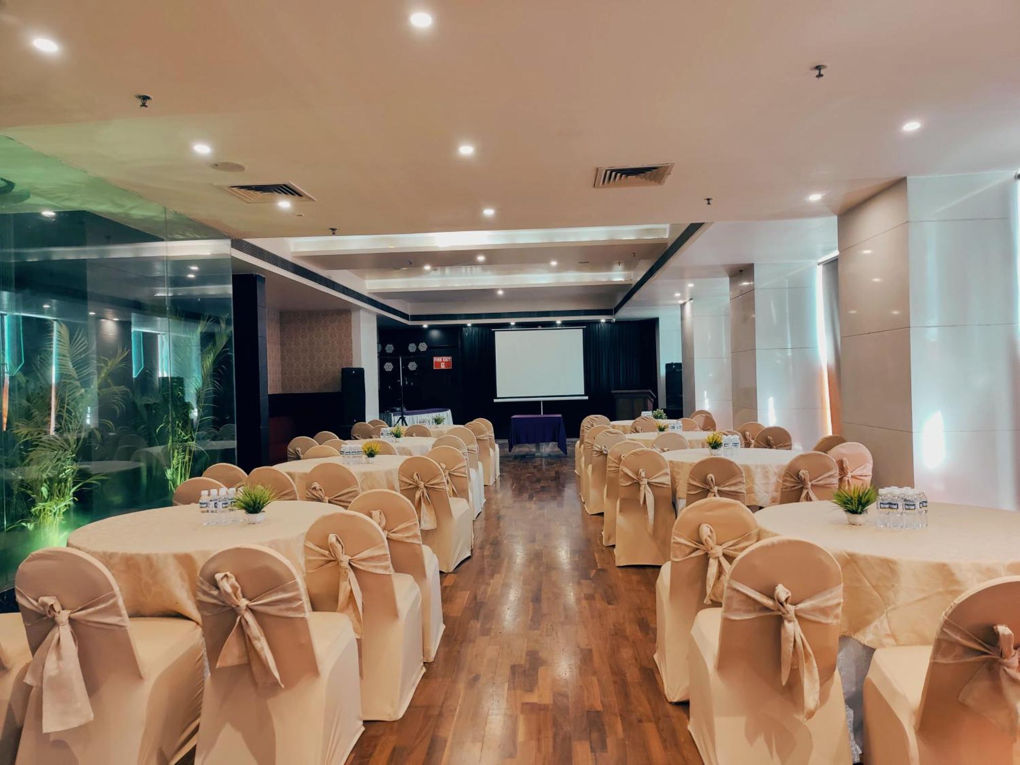 Regenta Central Grand Exotica Pimpri-Chinchwad Extérieur photo