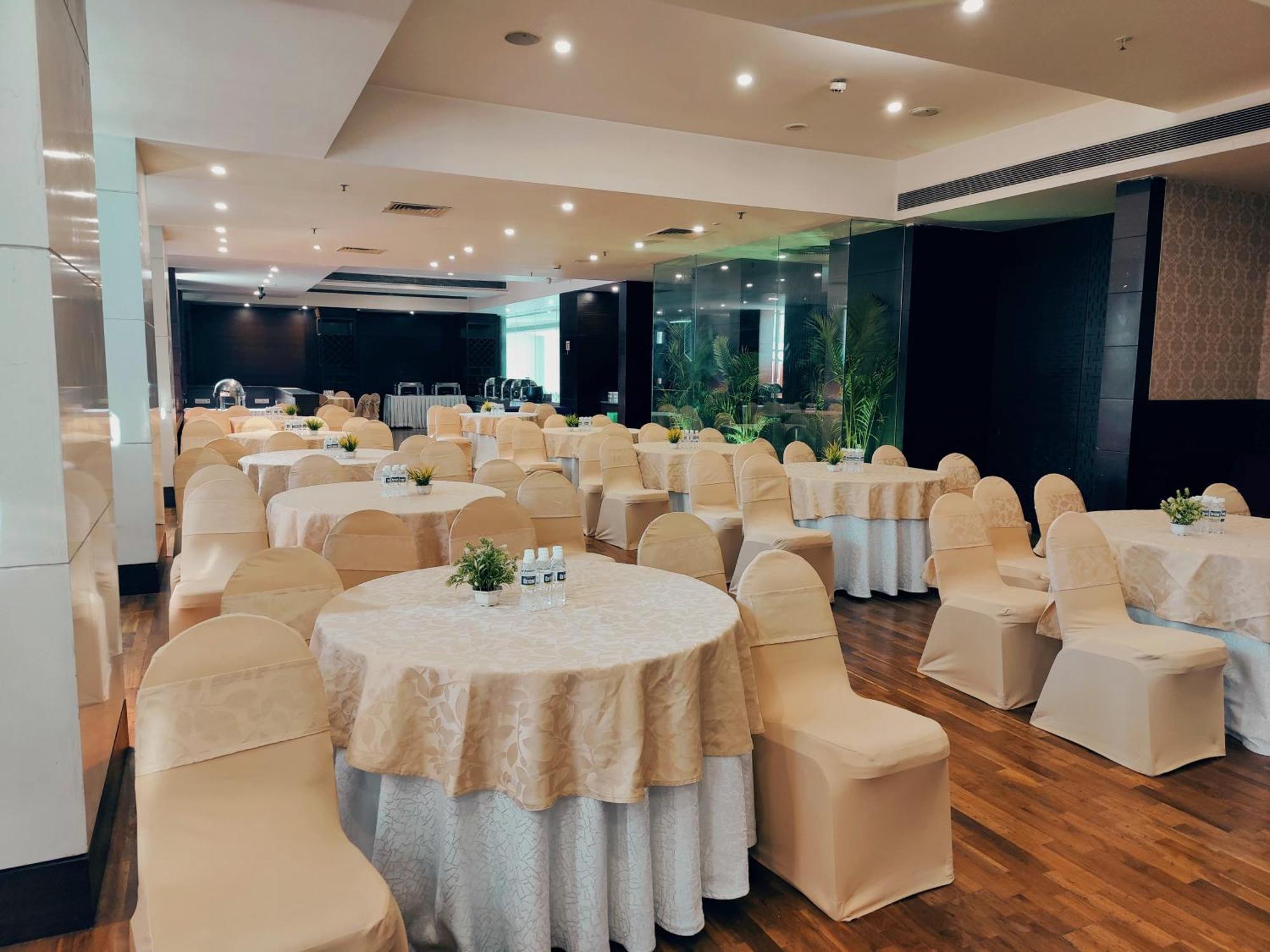 Regenta Central Grand Exotica Pimpri-Chinchwad Extérieur photo