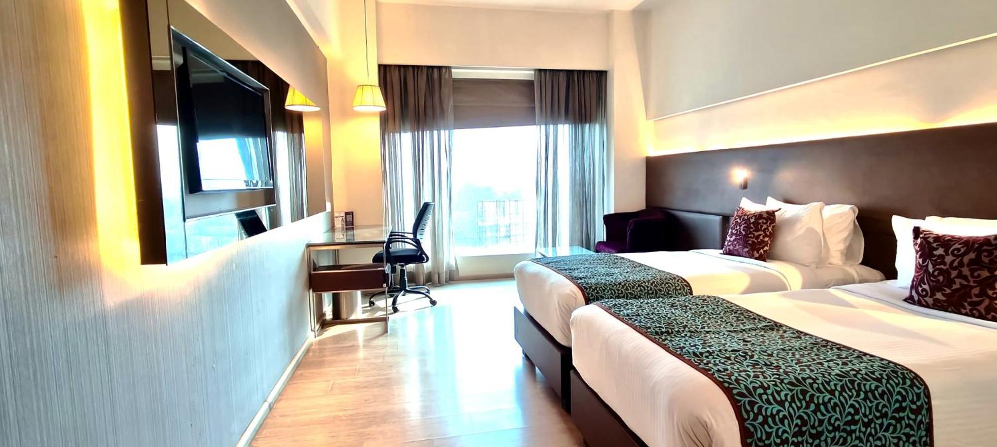 Regenta Central Grand Exotica Pimpri-Chinchwad Extérieur photo