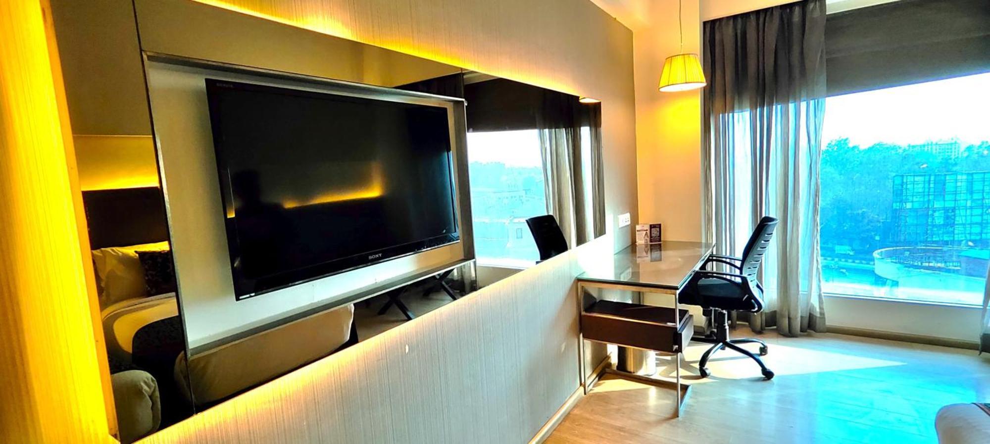 Regenta Central Grand Exotica Pimpri-Chinchwad Extérieur photo